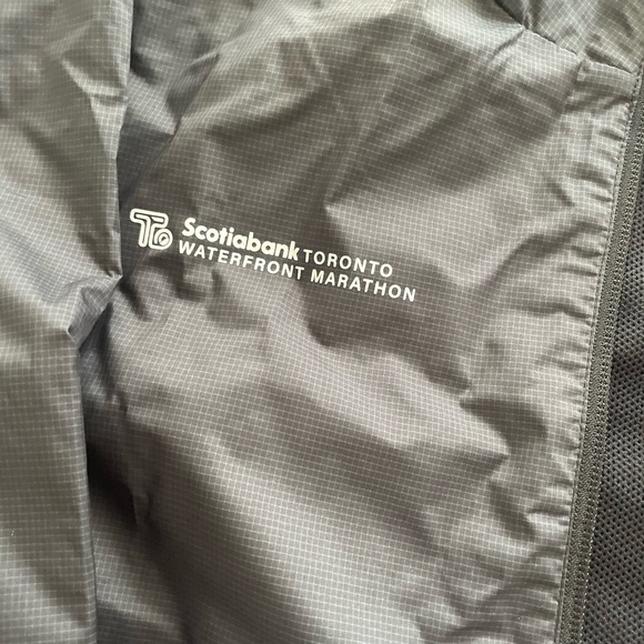New Balance Windbreaker jacket - Picture 6 of 6
